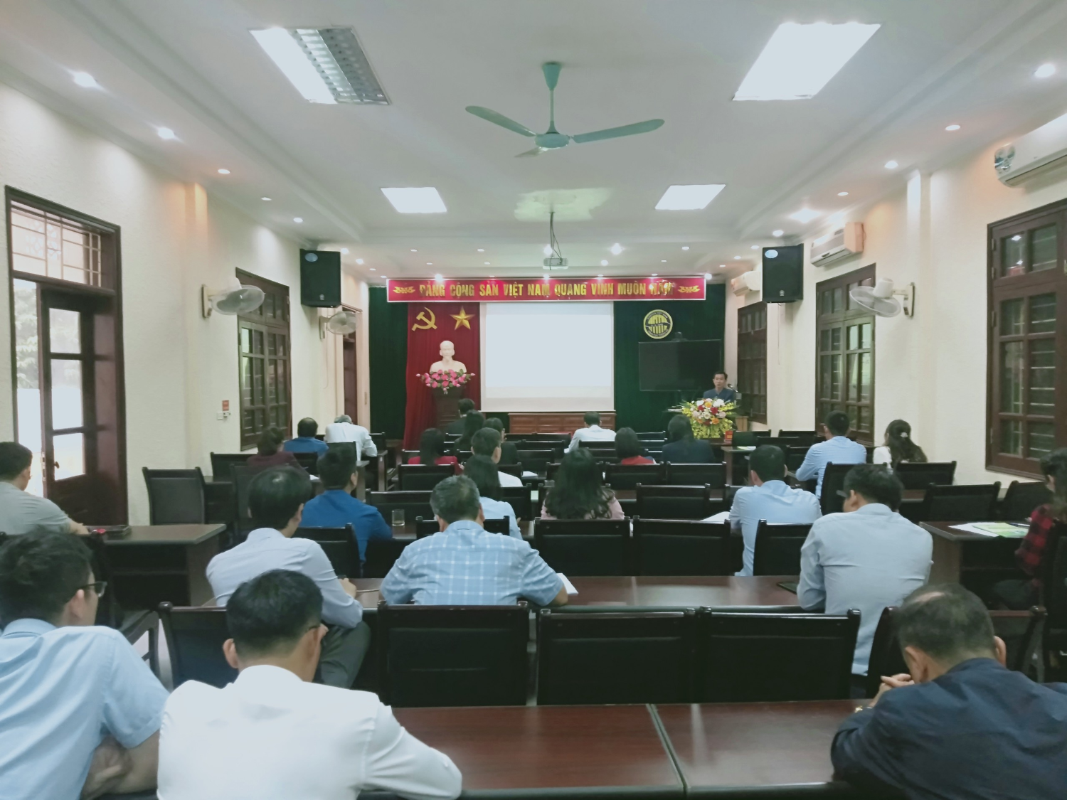 Cục Thống kê Hưng Yên tổ chức Hội nghị tập huấn nghiệp vụ, hướng dẫn sử dụng thiết bị và phần mềm Điều tra dân số và nhà ở giữa kỳ năm 2024.