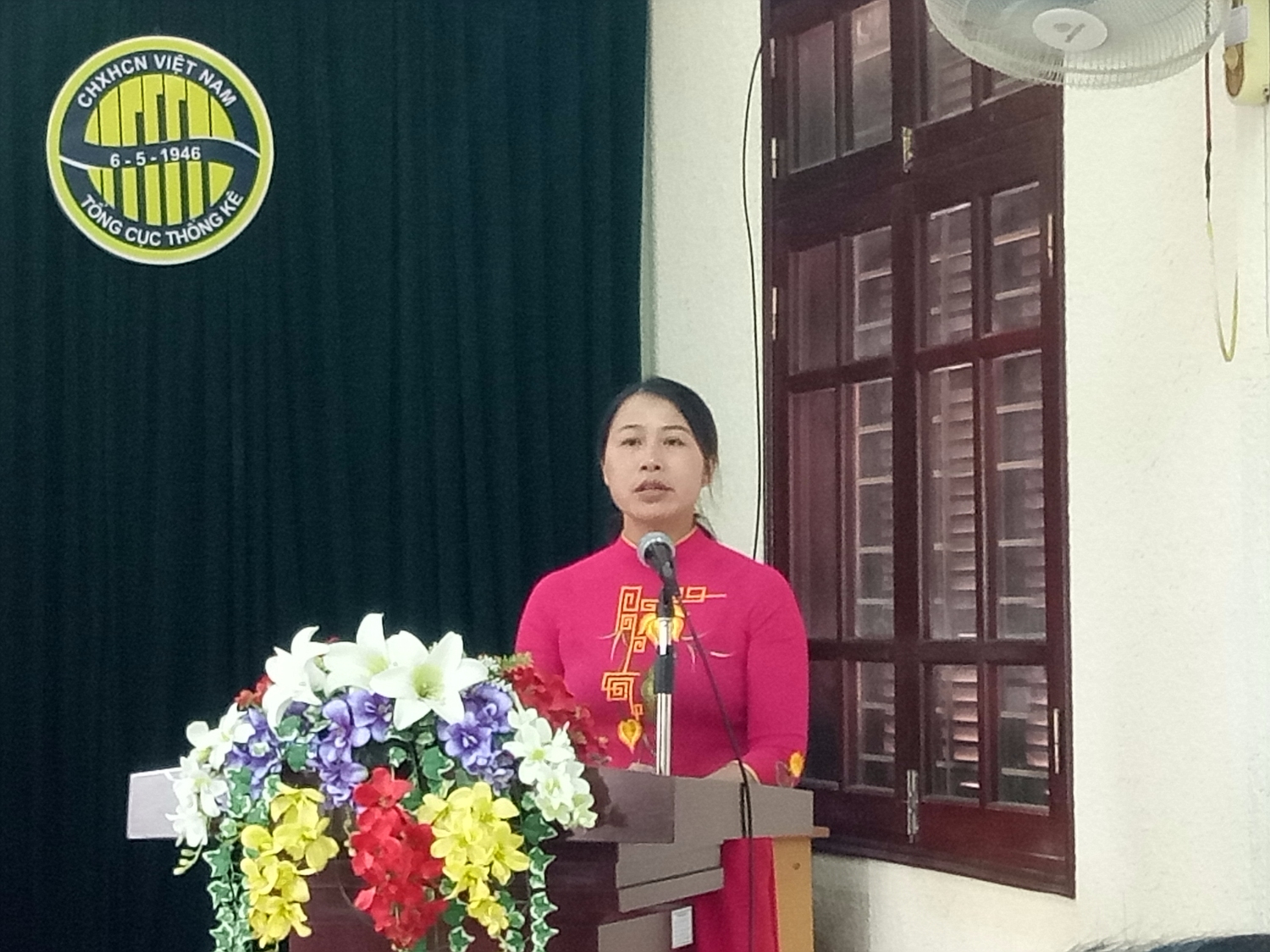 Bà Nguyễn Thị Thanh Bình – Phó chủ tịch thường trực Công đoàn Viên chức tỉnh phát biểu và chỉ đạo Đại hội