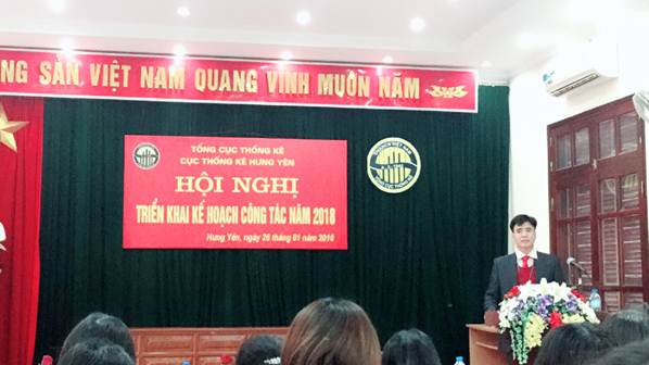 Ông Nguyễn Văn Định –Trưởng phòng Thanh tra Thống kê phát biểu tham luận tại hội nghị