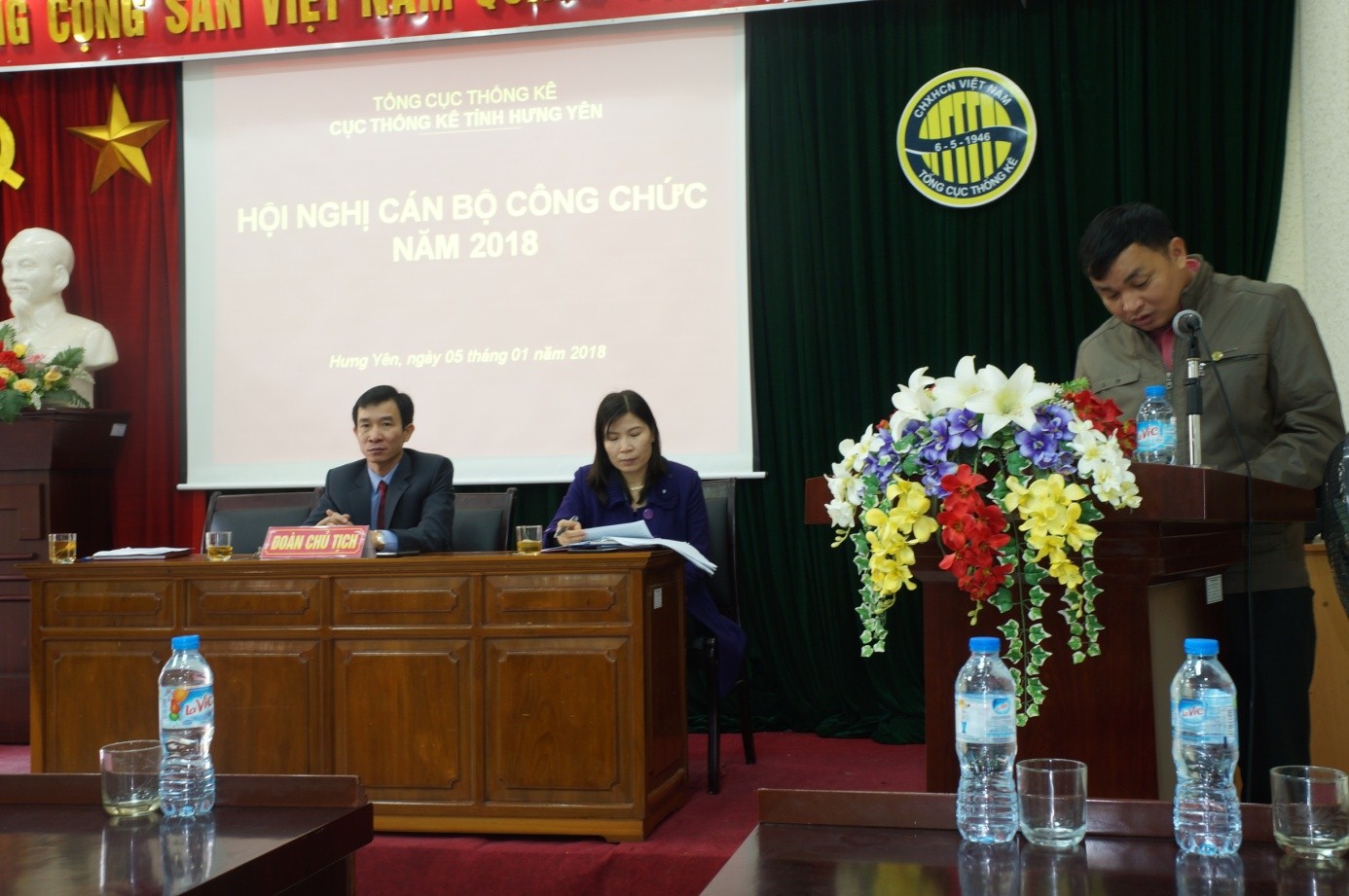 Ông Đỗ Minh Tâm – Phó cục trưởng Cục Thống kê Hưng Yên trình bày báo cáo tổng kết công tác năm 2017 và phương hướng nhiệm vụ năm 2018